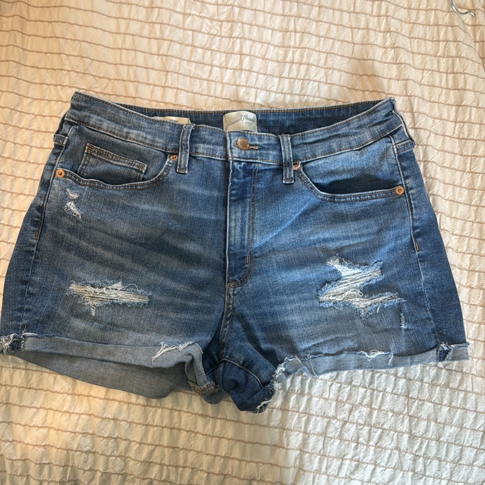 Universal Threads Shorts-High Rise Midi - Picture 2 of 5